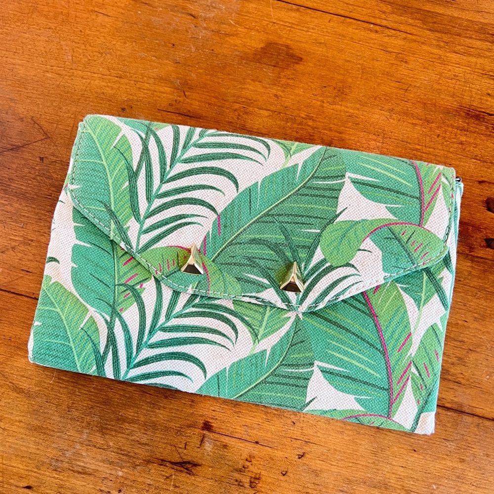NWOT Stella & Dot Palm Clutch